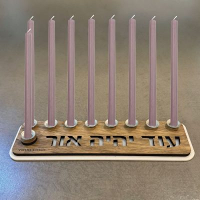 חנוכיית עץ מעוצבת בחיתוך לייזר - עוד יהיה אור