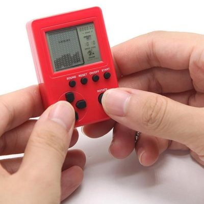 גיים בוי מחזיק מפתחות עם 26 משחקי רטרו
