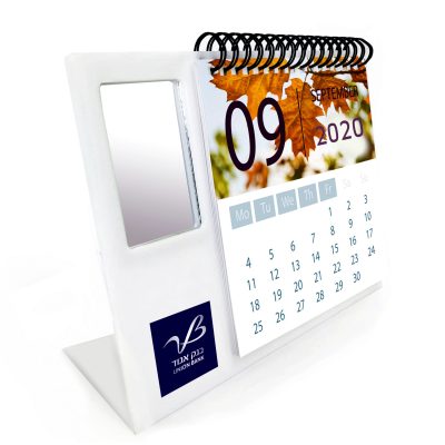 לוח שנה שולחני ממותג עם מראה מלבנית